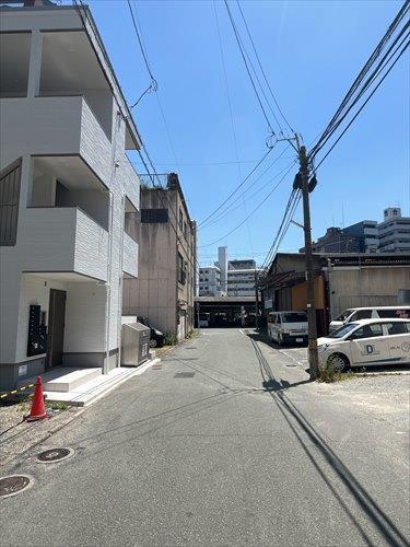 前面道路（北側より）