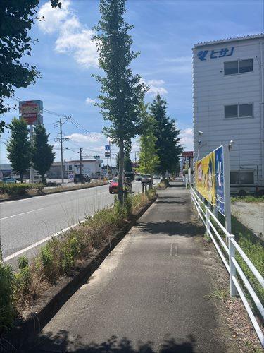東側前面道路 1 東側前面道路 1