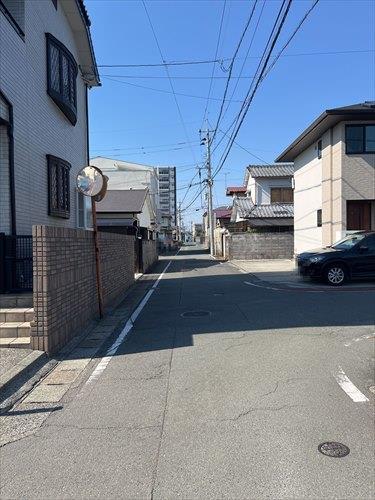 東側前面道路 2