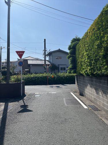 東側前面道路 1