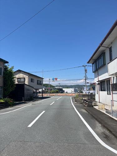 西側前面道路 1（2026年6月撮影）