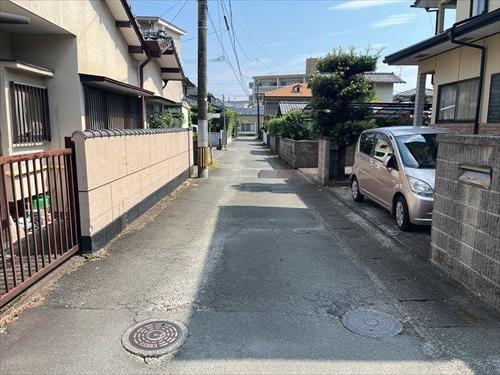 西側前面道路（北側から撮影）