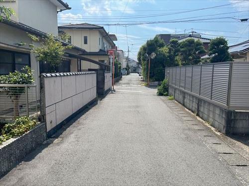 北側前面道路（東側から撮影）