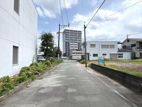 前面道路（南→北）