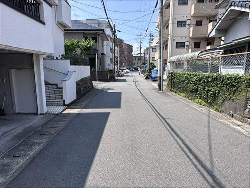 西側道路（北→南）
