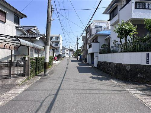 西側道路（南→北）