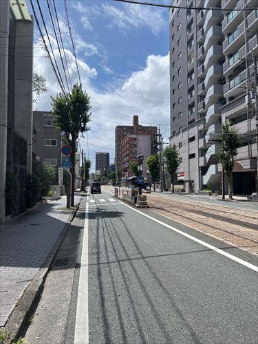 西側前面道路 1