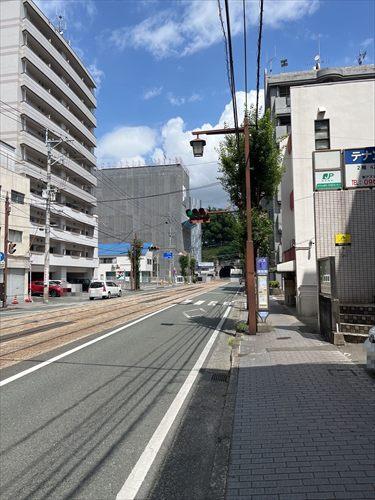 西側前面道路 2
