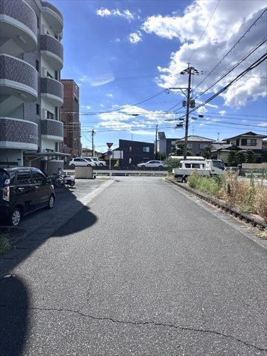 北側道路（東→西）