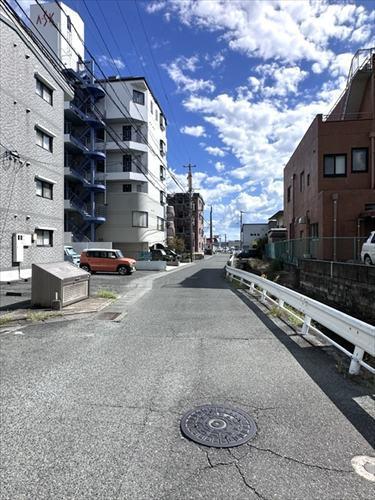 西側道路（北→南）