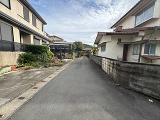 北東側前面道路