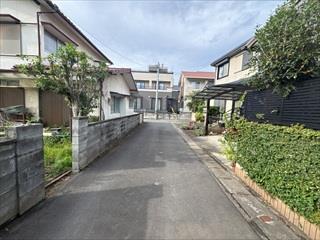 北東側前面道路