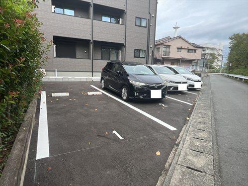 南西側駐車場