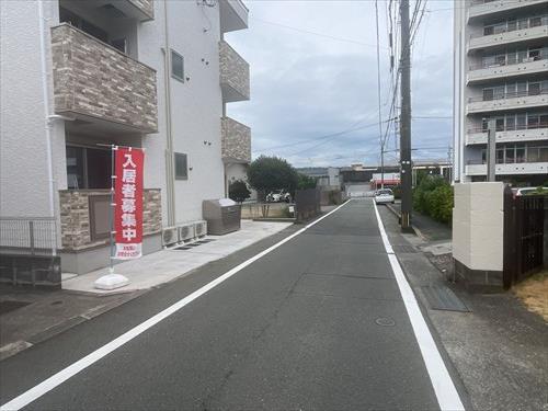 前面道路（南側より）