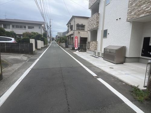前面道路（北側より）