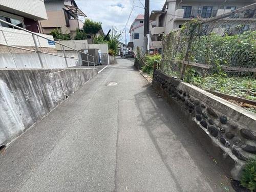 前面道路（西から撮影）