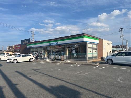 ファミリーマート熊本長嶺南三丁目店