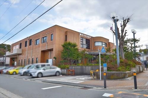 横浜市栄図書館まで960m