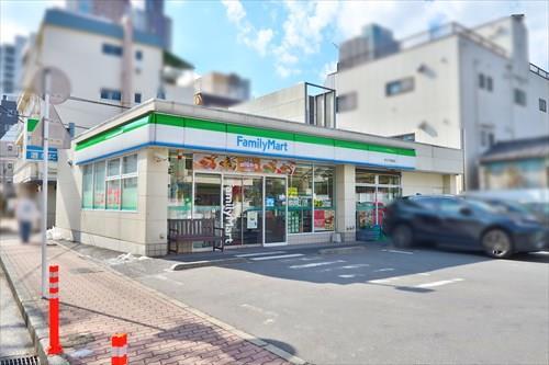 ファミリーマート新丸子駅東店まで230m