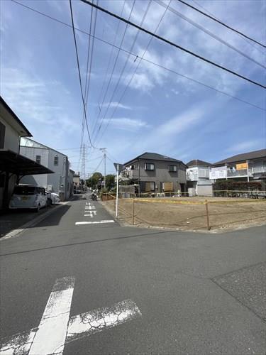 前面道路（南東側）