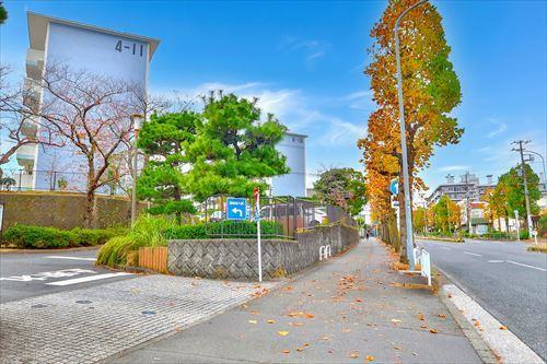 前面道路・入口・外観