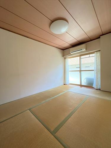 和室約6.5帖(間取り図左)