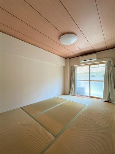 和室約6.5帖(間取り図右)