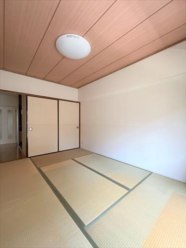 和室約6.5帖(間取り図右)