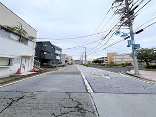 前面道路（南西側から撮影）