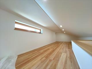 小屋根裏収納