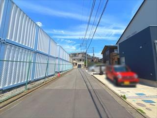 西側前面道路