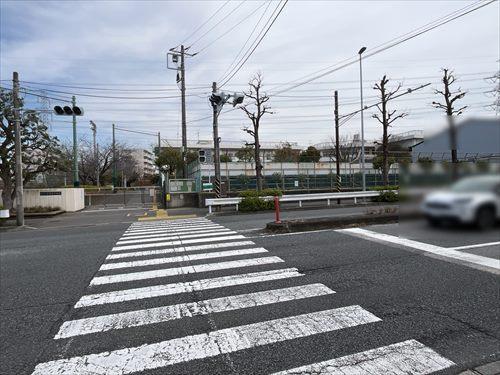 横浜市立日野南中学校まで600m