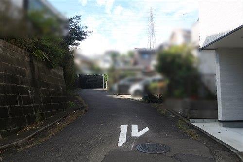 前面道路（2025年10月撮影）