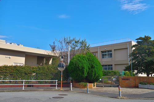 横浜市立下郷小学校まで70ｍ