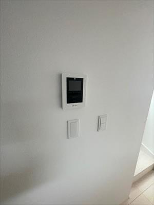 インターフォンモニター