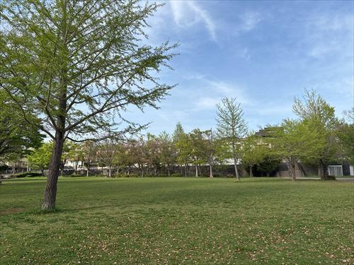 本郷台中央公園まで940m