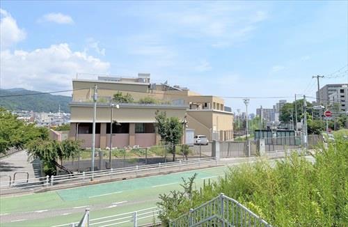 神戸市立夢野の丘小学校まで410m