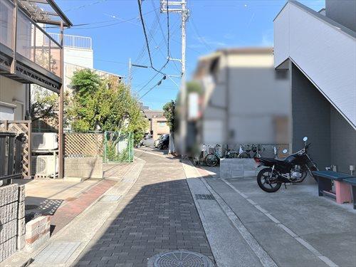 前面道路（2025年10月撮影）