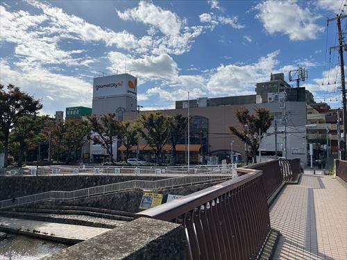 グルメシティ灘店　410m