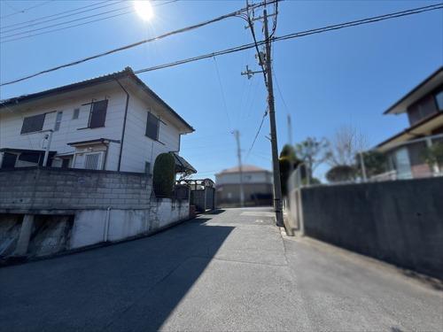 北西側前面道路（2026年3月撮影）