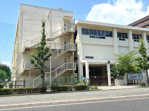 神戸市立御影中学校620m徒歩8分 神戸市立御影中学校620m徒歩8分