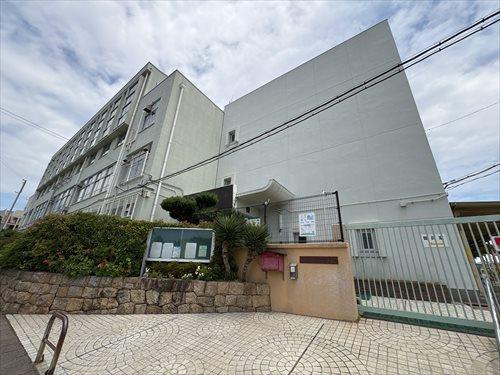 神戸市立霞ヶ丘小学校（徒歩9分）