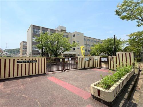 神戸市立竜が台小学校200ｍ徒歩3分