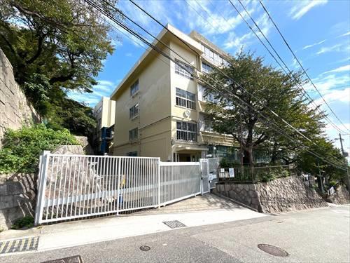 神戸市立長峰中学校740m徒歩10分