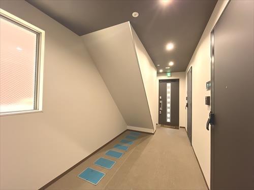 内廊下（1階）（2024年5月撮影）