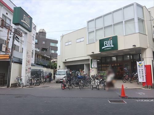 Fuji用賀店まで590m