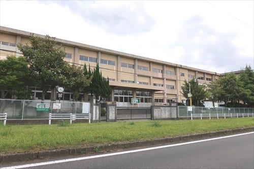 松戸市立小金北小学校まで870m