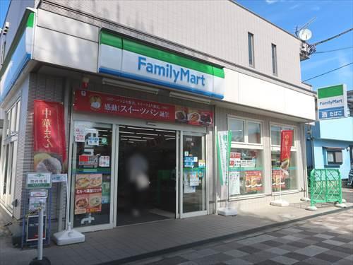 ファミリーマート運河駅東口店590m