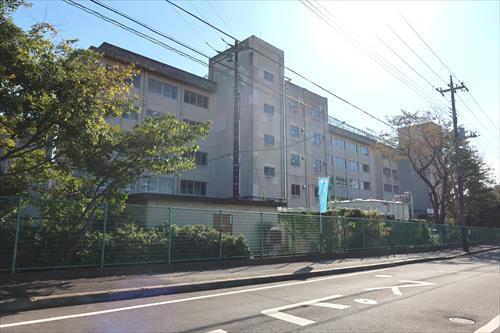 松戸市立和名ケ谷中学校 750m