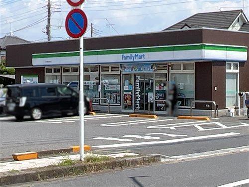 ファミリーマート二十世紀が丘店 440m